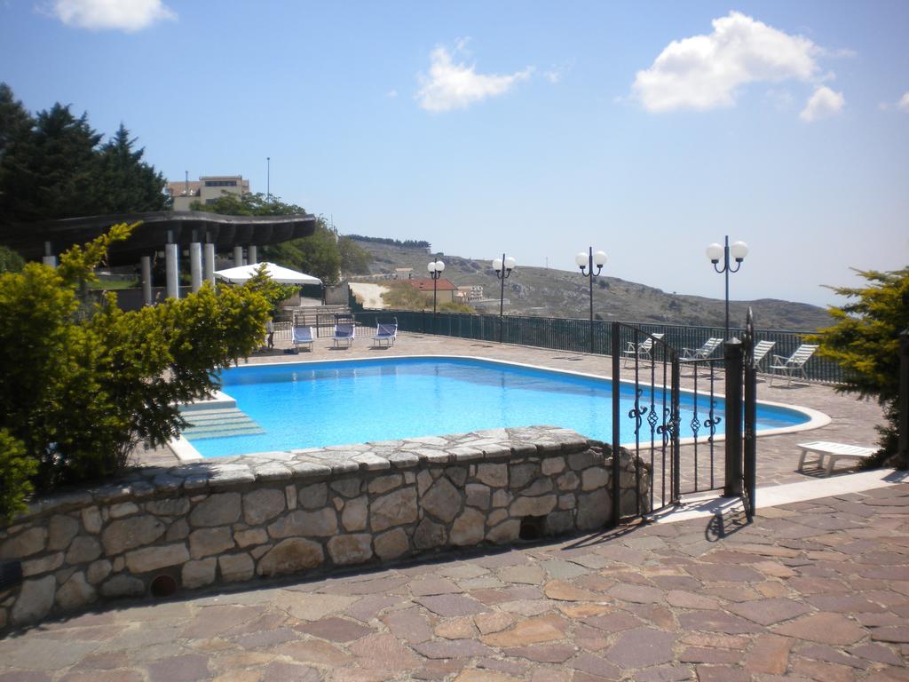 Blu Gargano House Bed and Breakfast Monte SantʼAngelo Buitenkant foto
