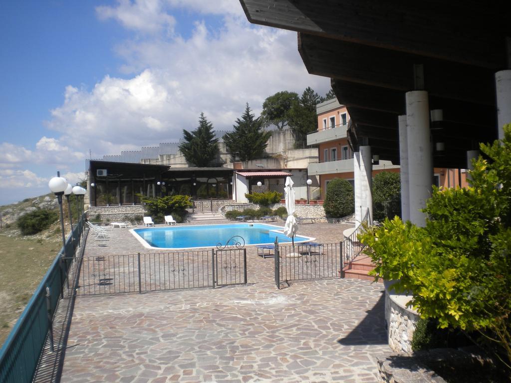Blu Gargano House Bed and Breakfast Monte SantʼAngelo Buitenkant foto