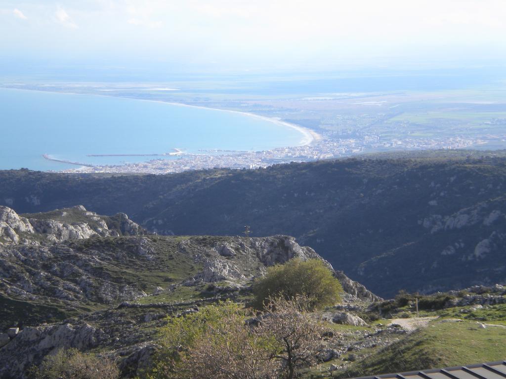 Blu Gargano House Bed and Breakfast Monte SantʼAngelo Kamer foto