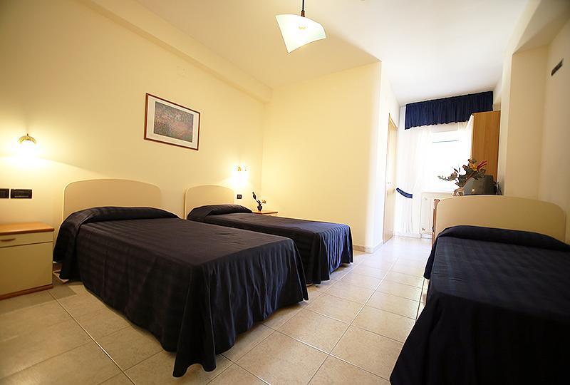 Blu Gargano House Bed and Breakfast Monte SantʼAngelo Kamer foto
